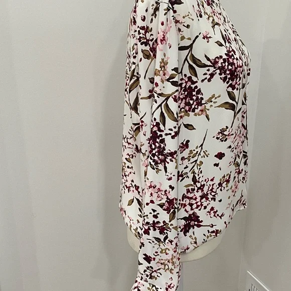 White House Black Market Floral Blouse - Picture 5 of 6